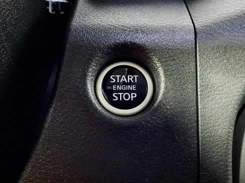 Used 2024 Nissan Frontier SV w/ Technology Package RWD image 16
