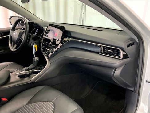 Used 2024 Toyota Camry SE FWD image 28