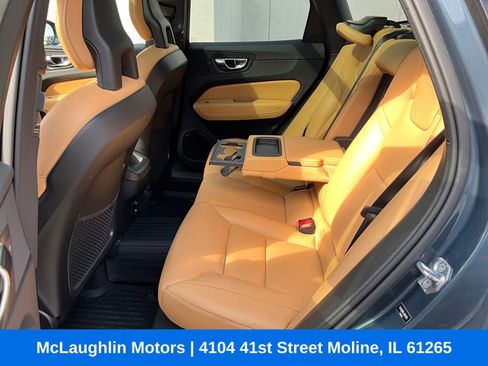 Used 2018 Volvo XC60 T5 Momentum w/ Convenience Package image 9