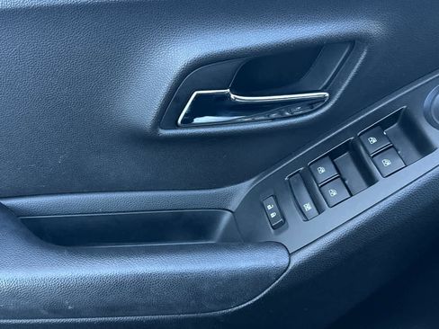 Used 2020 Chevrolet Trax LT w/ LT Convenience Package image 13