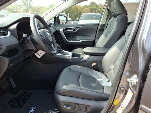 Certified 2025 Toyota RAV4 XLE Premium image 8