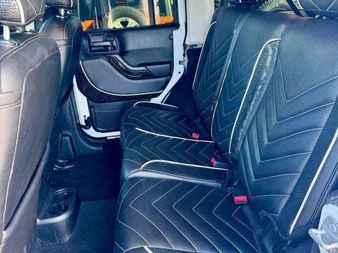 Used 2017 Jeep Wrangler Unlimited Sahara image 6