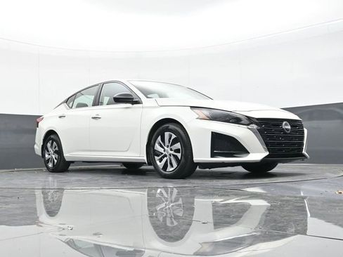 Used 2024 Nissan Altima 2.5 S image 49