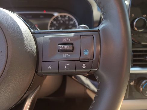 Certified 2023 Nissan Pathfinder SL FWD image 28