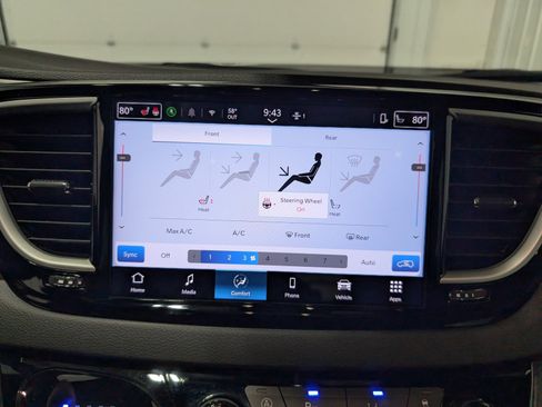 Used 2025 Chrysler Pacifica Select image 21