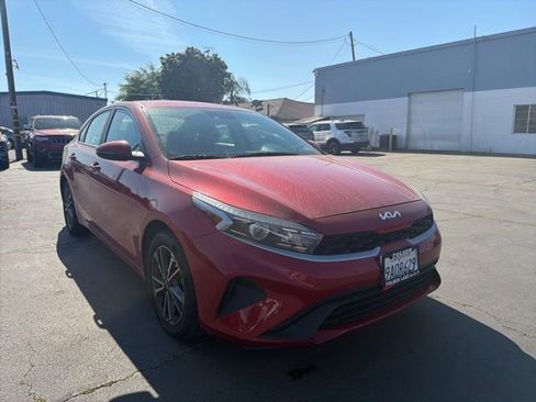 Used 2023 Kia Forte LXS w/ LXS Technology Package image 3