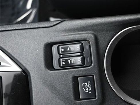 Used 2019 Subaru Crosstrek 2.0i Limited w/ Moonroof Package w/Navigation image 18