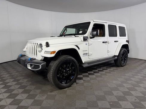 Used 2023 Jeep Wrangler Unlimited Sahara w/ Cold Weather Group AWD/4WD image 3
