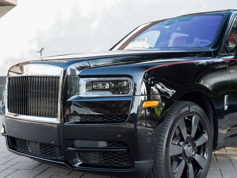 Certified 2023 Rolls-Royce Cullinan w/ Dark Exterior Package image 8