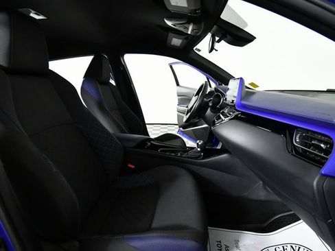 Used 2022 Toyota C-HR image 22