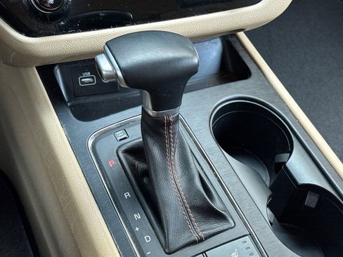 Used 2017 Kia Sedona LX w/ LX Essentials Premium Package image 23