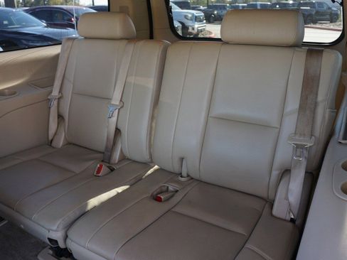 Used 2012 GMC Yukon XL Denali image 32