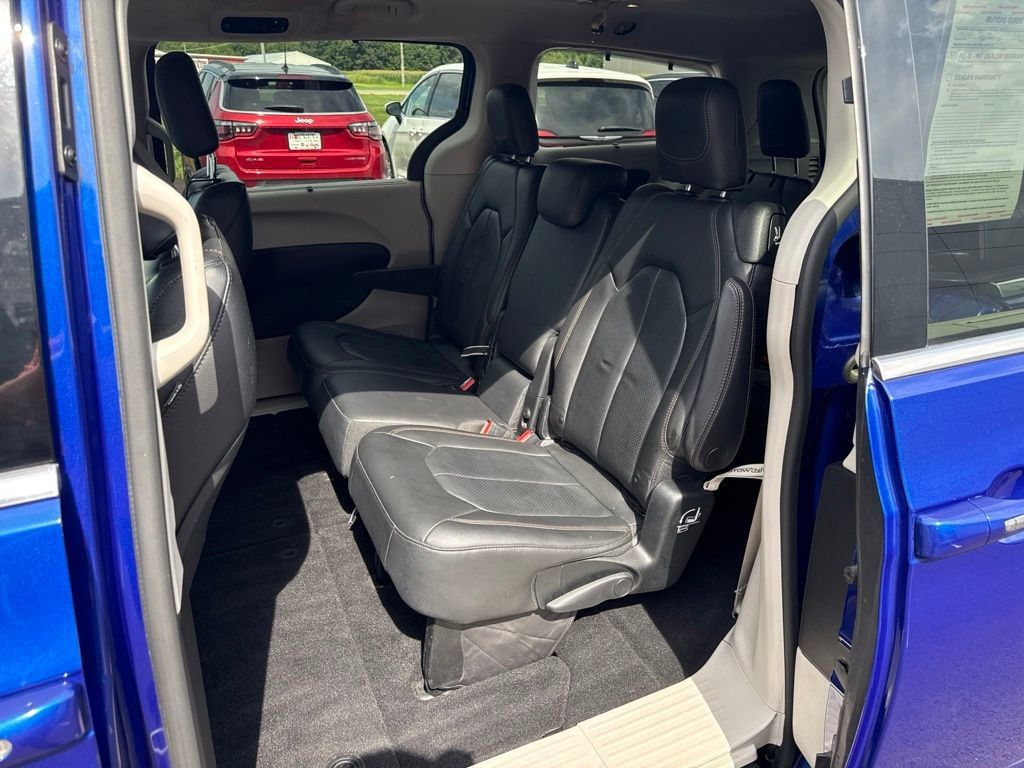 Used 2019 Chrysler Pacifica Touring-L FWD image 31