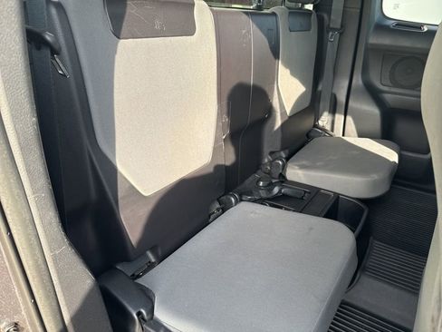 Used 2016 Toyota Tacoma SR5 RWD image 13