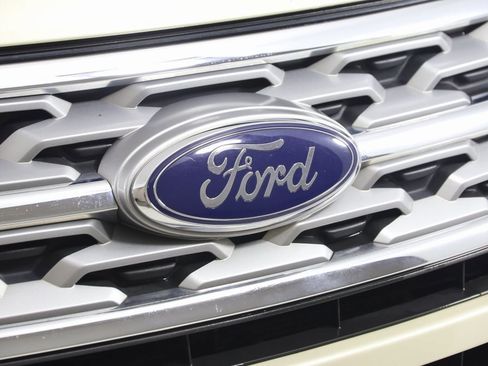 Used 2018 Ford Explorer Limited w/ Equipment Group 301A image 19