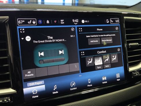 Used 2025 Chrysler Pacifica Select FWD image 16