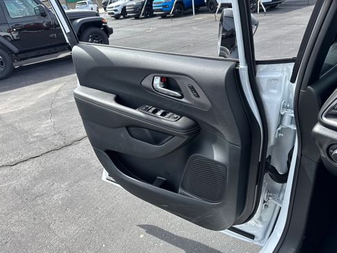 New 2026 Chrysler Pacifica Select image 17