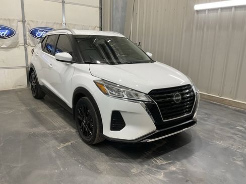 Used 2024 Nissan Kicks SV image 1
