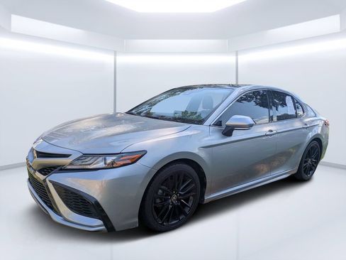 Used 2022 Toyota Camry XSE w/ Navigation Package FWD image 7