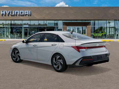 New 2026 Hyundai Elantra SEL Sport FWD image 5