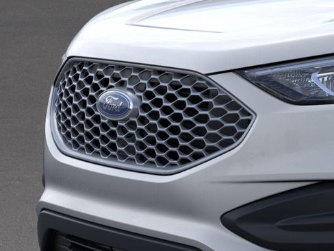 Used 2024 Ford Edge SE image 17