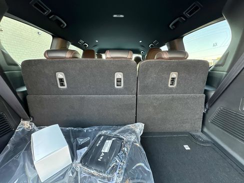 New 2026 Nissan Armada SL w/ Captain's Chari Seat Package image 18