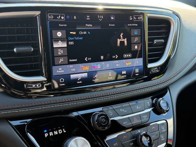 New 2027 Chrysler Pacifica Select AWD/4WD image 17