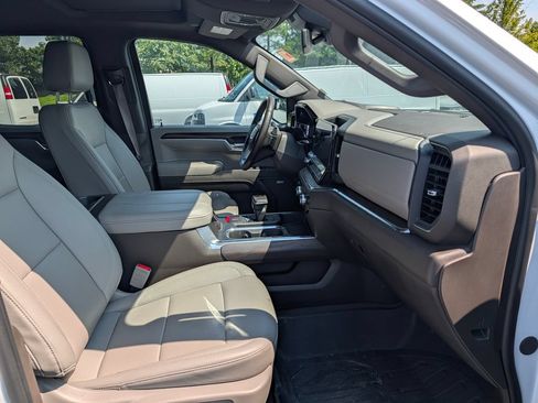 Used 2023 GMC Sierra 1500 SLT w/ SLT Premium Package AWD/4WD image 5
