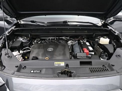 Used 2022 Toyota Highlander XLE AWD/4WD image 20