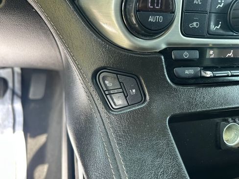 Used 2019 GMC Yukon XL SLT w/ Open Road Package AWD/4WD image 17