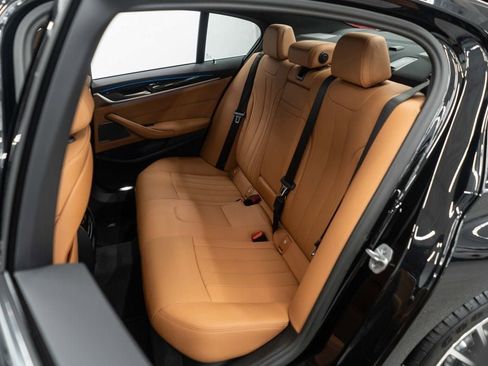 Used 2023 BMW 530e xDrive w/ Premium Package image 13