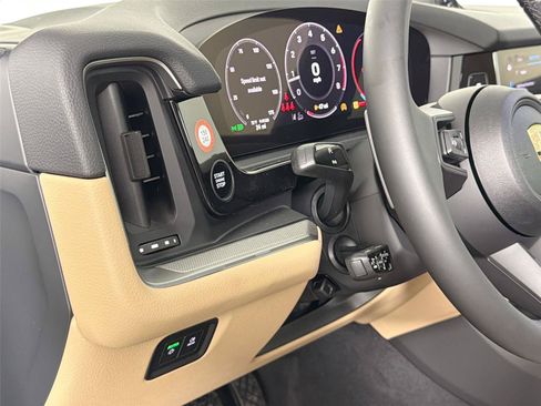 Certified 2026 Porsche Cayenne Coupe AWD/4WD image 33