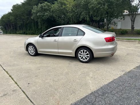 Used 2013 Volkswagen Jetta SE FWD image 12