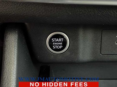 Used 2023 Nissan Rogue S AWD/4WD image 37