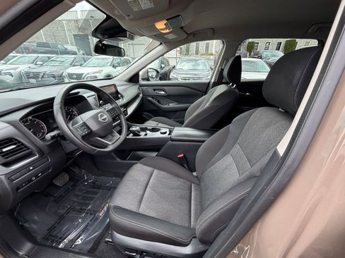 Used 2025 Nissan Rogue SV AWD/4WD image 29