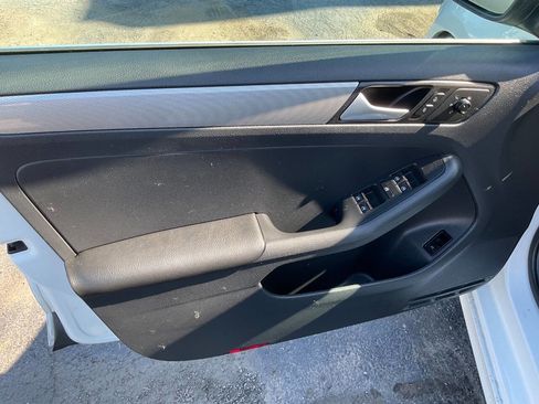 Used 2017 Volkswagen Jetta S w/ Jetta S Cold Weather Package FWD image 15