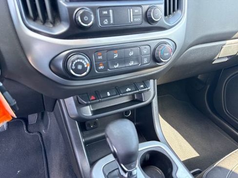 Used 2022 Chevrolet Colorado LT w/ LT Convenience Package AWD/4WD image 21
