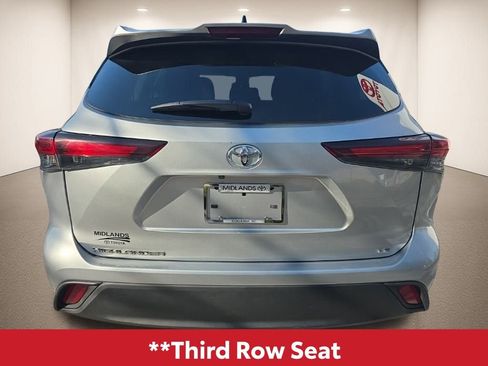 Used 2024 Toyota Highlander LE image 5