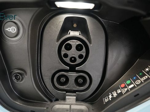 Used 2023 Porsche Taycan RWD image 10
