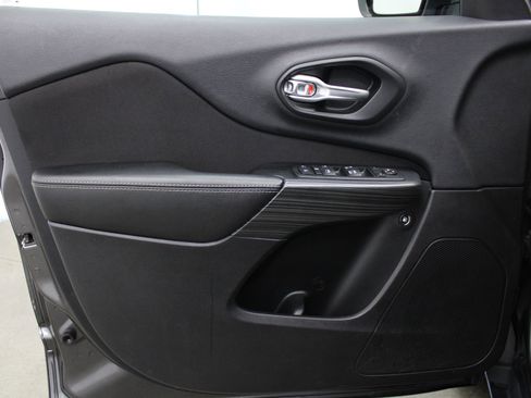 Used 2015 Jeep Cherokee Latitude image 9