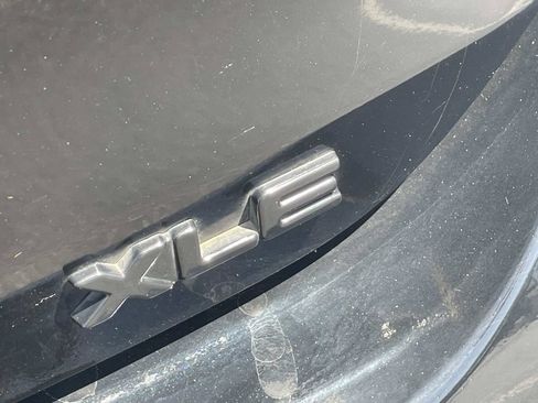 Used 2024 Toyota Highlander XLE FWD image 9