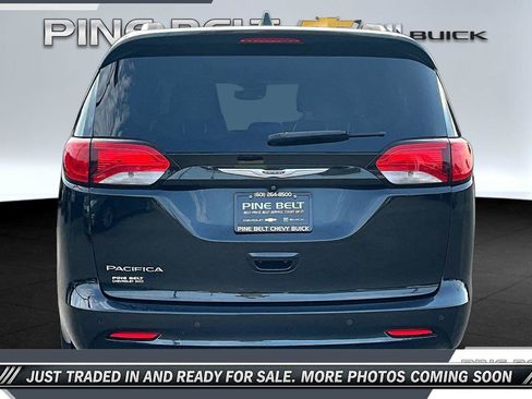 Used 2020 Chrysler Pacifica Touring-L Plus w/ Tire & Wheel Group FWD image 4