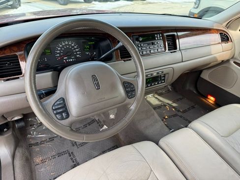 Used 1999 Lincoln Town Car Signature image 3