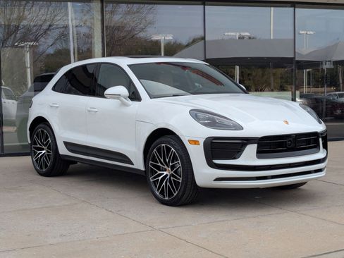 New 2025 Porsche Macan image 7