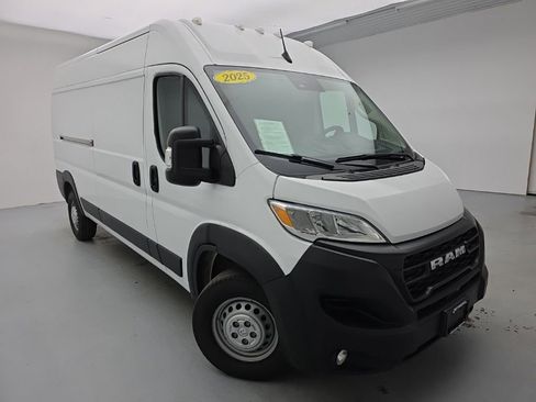 Used 2025 RAM ProMaster 2500 w/ Convenience Group FWD image 4