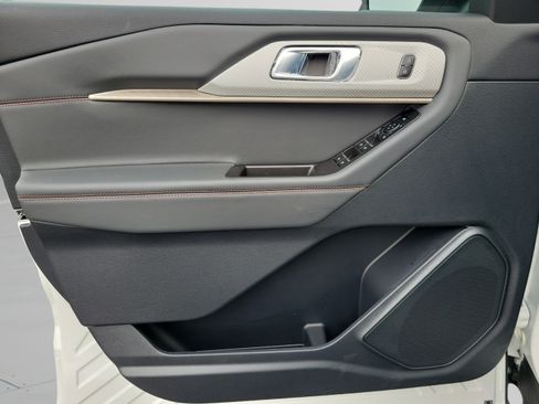 New 2026 Ford Explorer Active AWD/4WD image 18