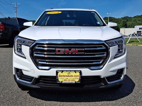 Used 2024 GMC Terrain SLT AWD/4WD image 2