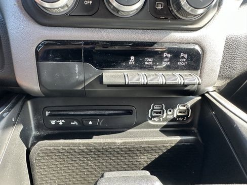 Used 2019 RAM 1500 Big Horn AWD/4WD image 35