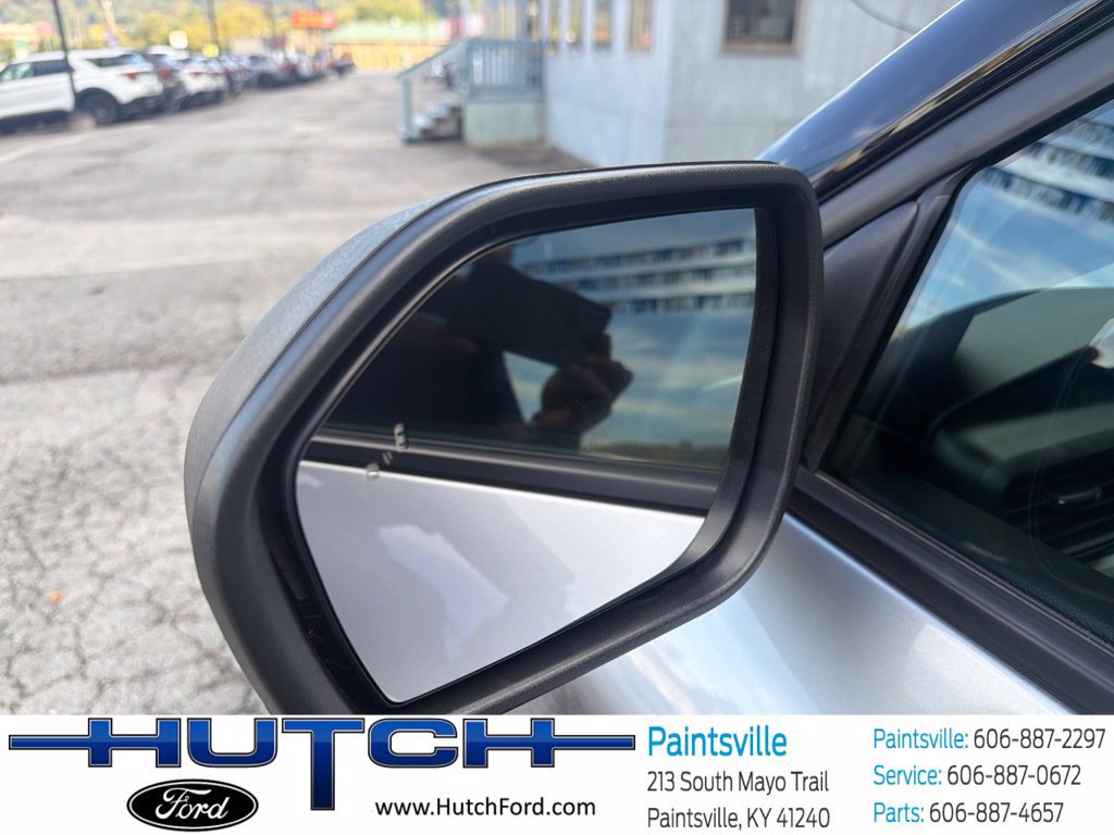 Used 2023 Ford Explorer XLT AWD/4WD image 21