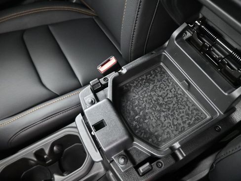 New 2025 Jeep Gladiator Sport image 6